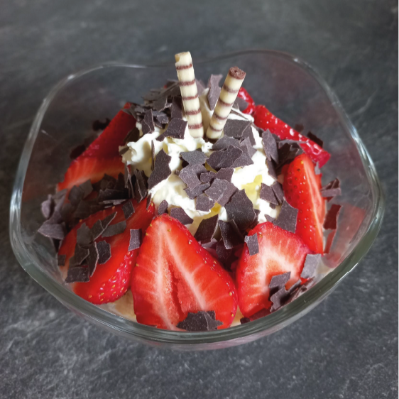 Eis mit Erdbeeren