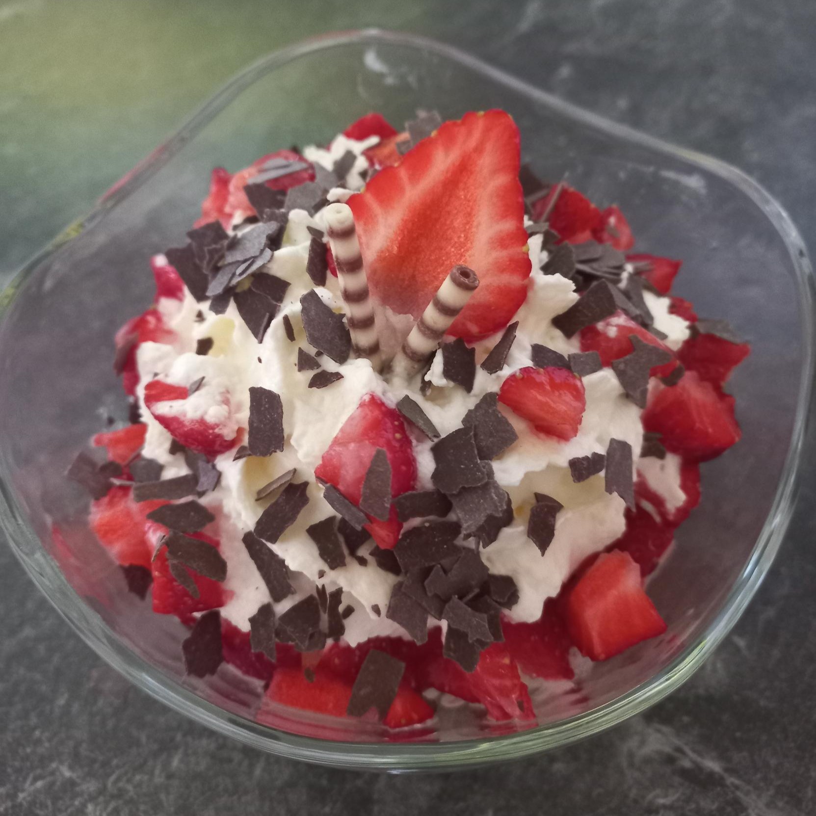 Eis mit Erdbeeren